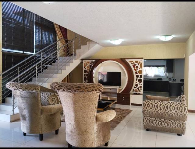 6 BEDROOM HOUSE FOR SALE IN WATERBERRY COUNTRY ESTATE